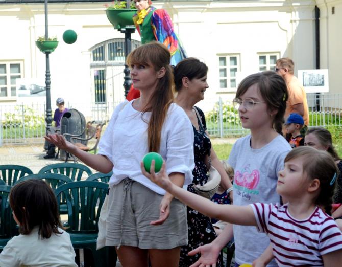 Pierwszy dzień XIX Festiwalu Teatrów Ulicznych „pod Niebem” w Siedlcach
