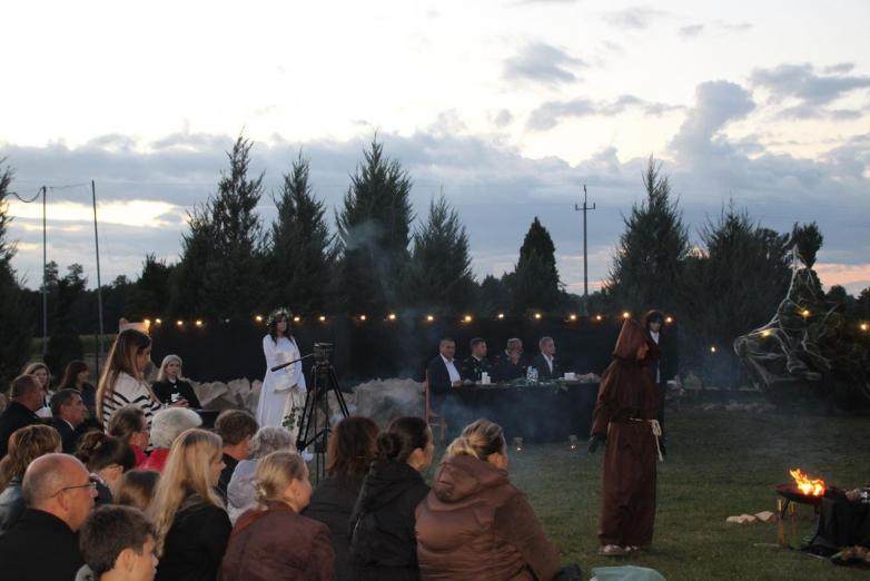 Narodowe Czytanie w gminie Międzyrzec Podlaski. Było mrocznie i nastrojowo /AUDIO/