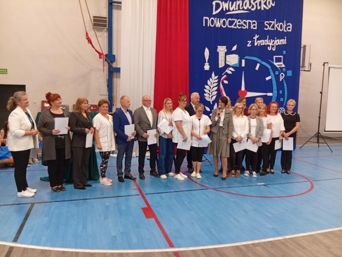 Nowe boisko, Eko-laboratorium i strefa relaksu. Święto w siedleckiej „Dwunastce”